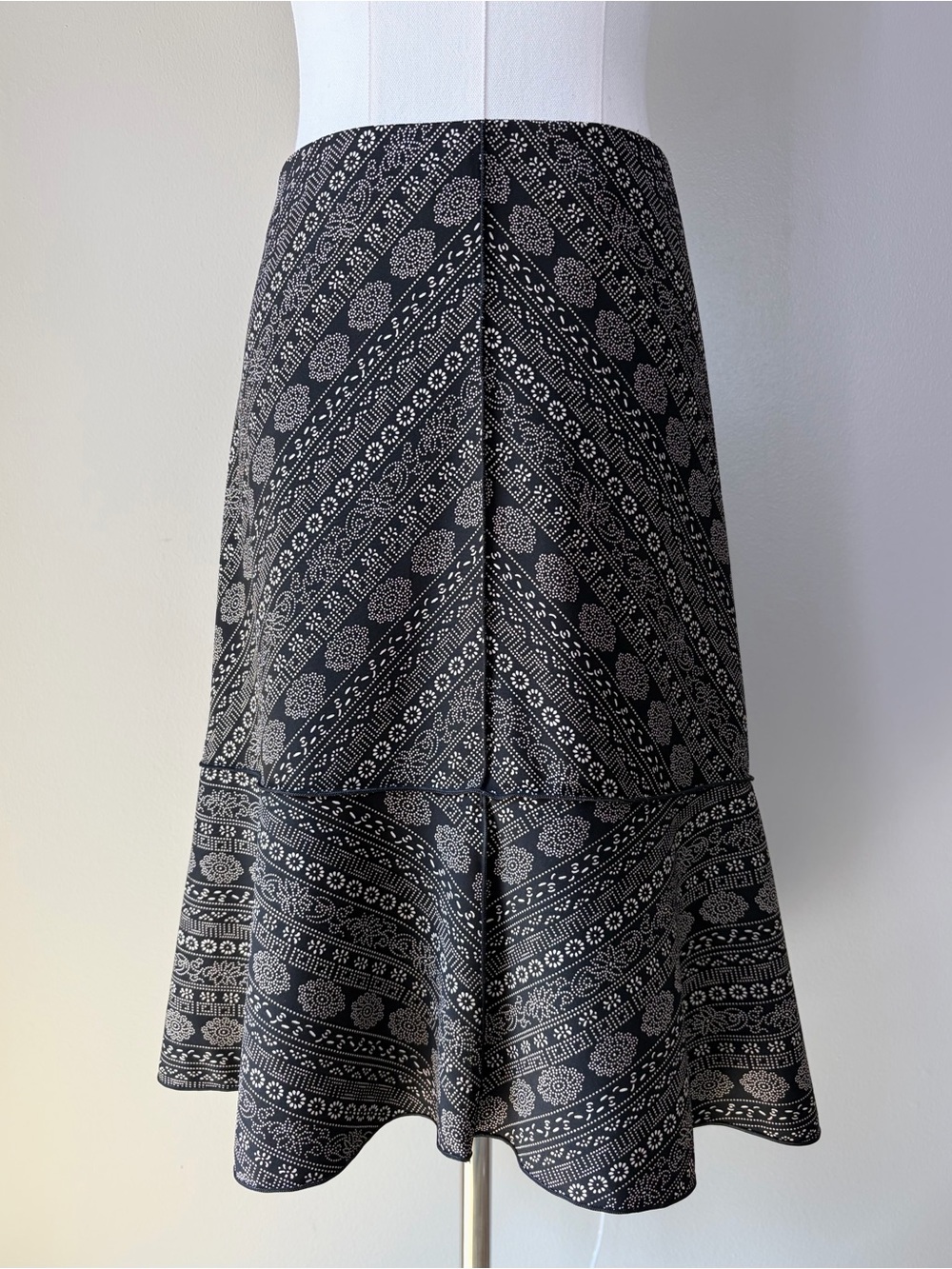 Max Studio Vintage Y2K Stretchy Knit Bandana Panel Patterned Skirt
